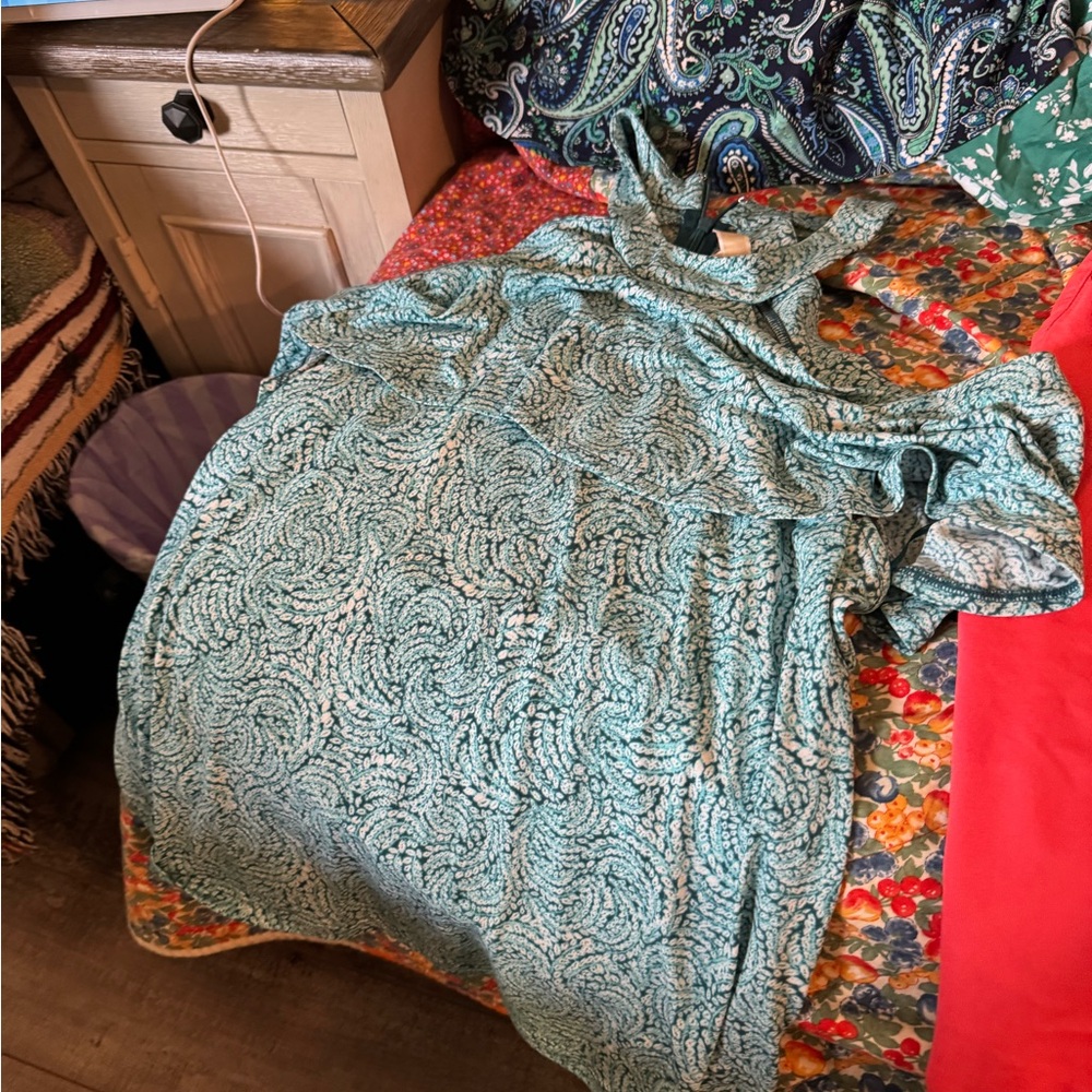 Top, dresses, and pants with some shoes.